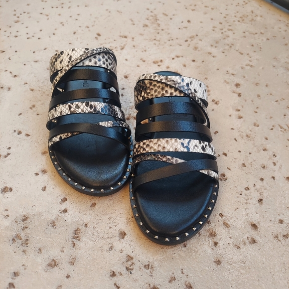 Charles David Strappy Black *Patterned Studded Flat Sandal. Size 5 - Picture 2 of 6